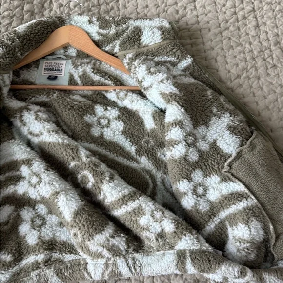 Floral Fleece Jacket - Picture 3 of 6